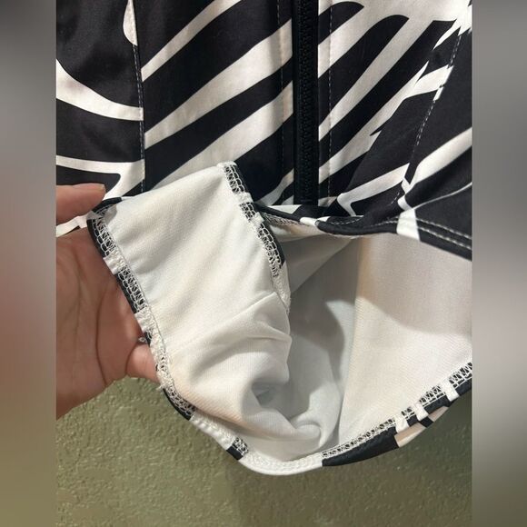 Pretty Little Thing Size 6 Full Body Swim Suit - Picture 3 of 8